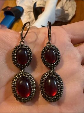 Vintage Avon dangle drop earrings